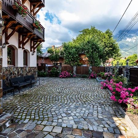 Pensiunea Manidum Buşteni Exteriér fotografie
